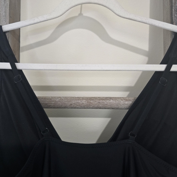 ⭐️40% Off⭐️ Old Navy Twist Front Black One Piece Swimsuit - Picture 7 of 11
